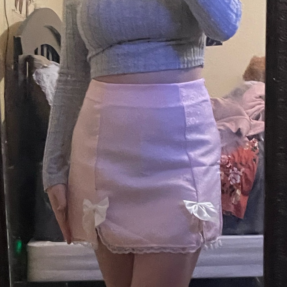 Pink Shien skirt with bows, medium size, zipper on the side.